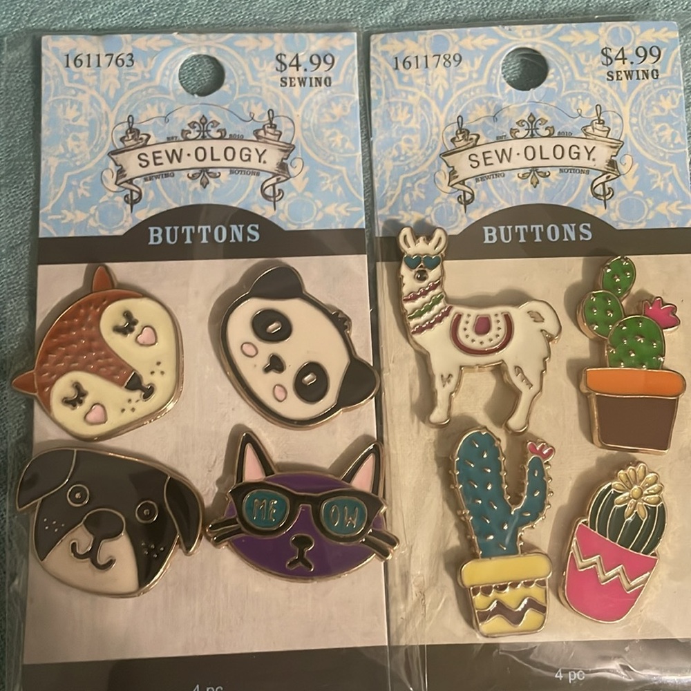 Button and pin bundle - Picture 8 of 9